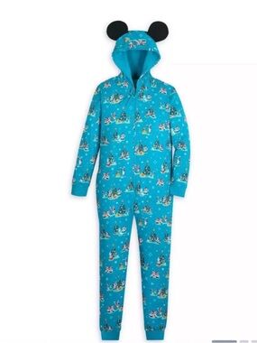 🎄Disney store Mickey and friends Christmas onesie men’s size L EUC!